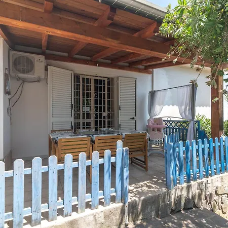 Il Rifugio Sul Mare Con Piscina Apartmán *